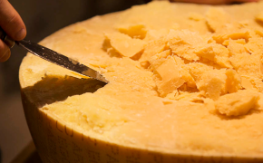 PARMIGIANO REGGIANO( パルミジャーノ・レッジャーノ)
